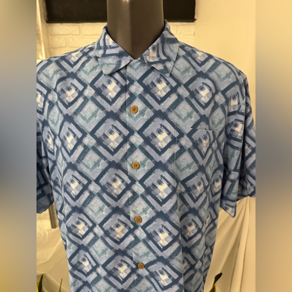 NWT Tommy Bahama 100% Silk Blue Geometric Pattern Men's Shirt